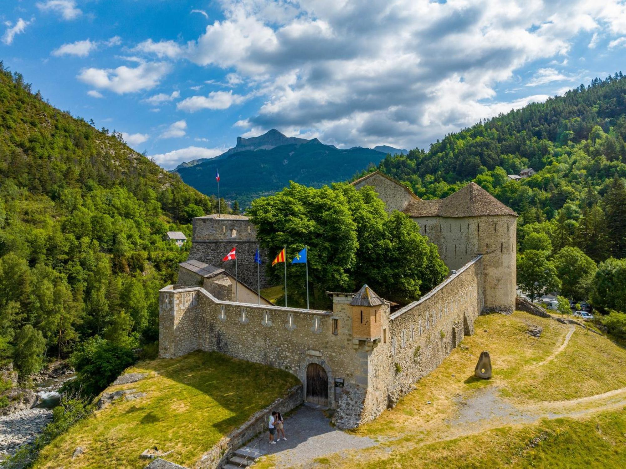 Maison Familiale Des Remparts Colmars Luaran gambar